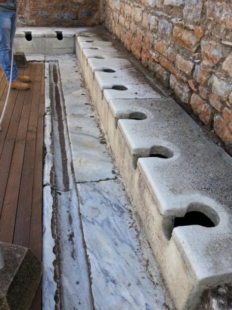 Latrines in ancient Ephesus 古埃菲索斯共用厕所