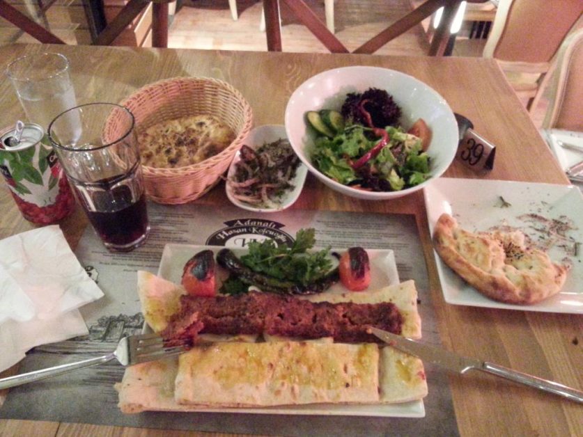 Turkish dinner of kebab 土耳其肉串晚餐 