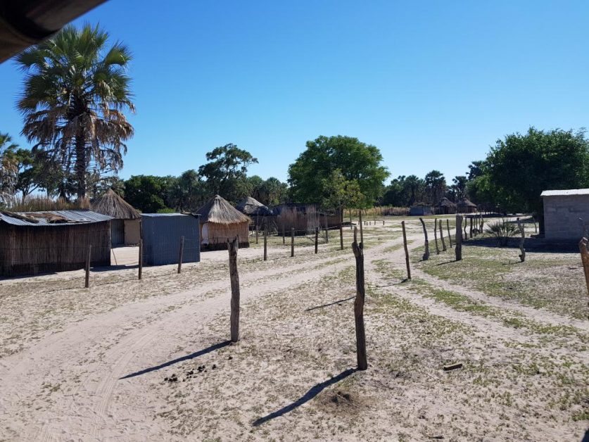 Village near Okavango Delta 奥卡万戈沼泽的村庄