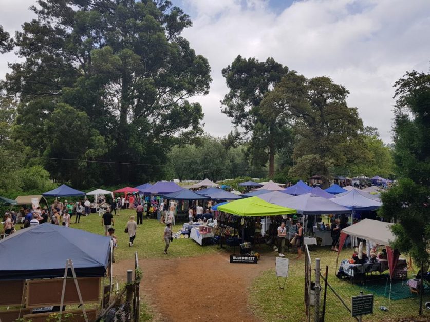 Sunday outdoor market in a Cape Town suburb 开普敦周末露天市场