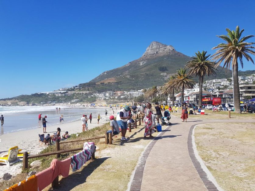 Camps Bay Beach, Cape Town 开普敦著名海滩