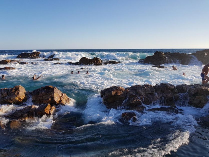 Foamy water of Die Poort 摩梭湾浪花气泡泳池