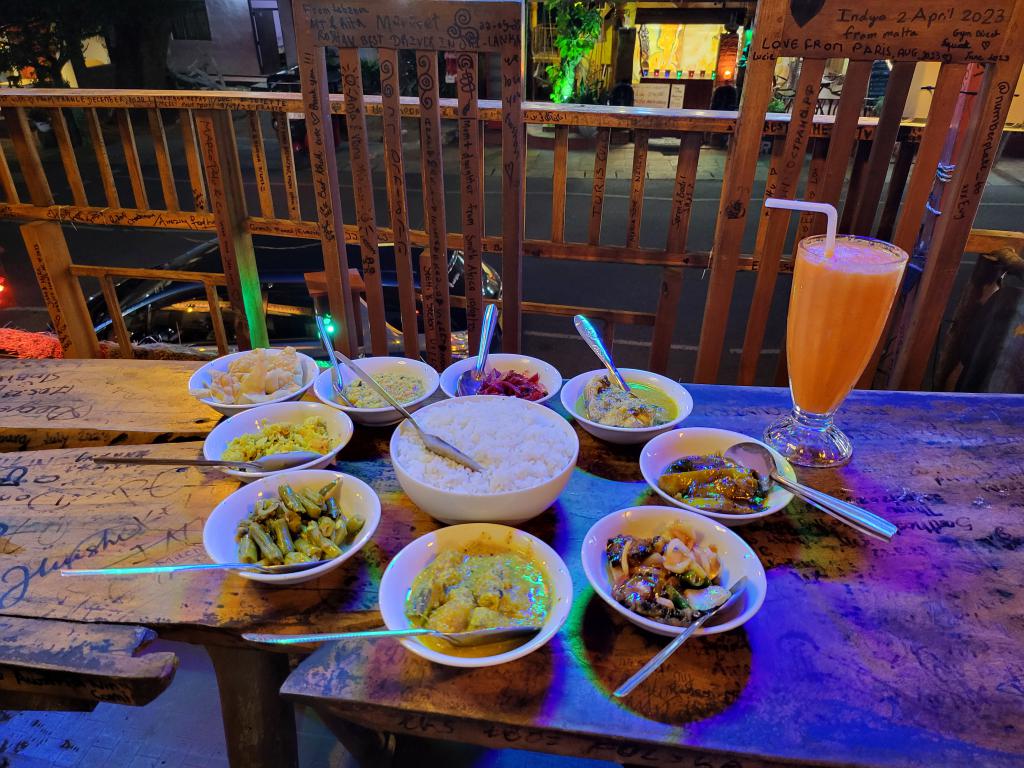 Sumptuous Sri Lankan dinner in Sigiriya 