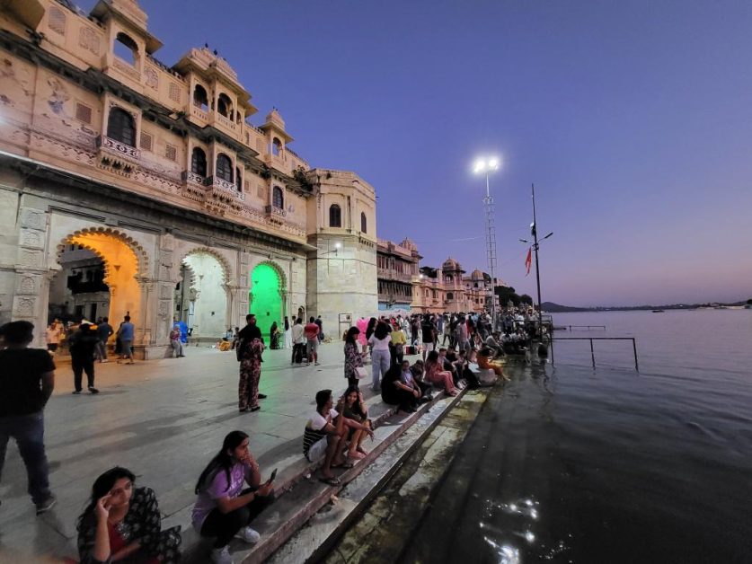 Feeling the evening vibe of Udaipur at Gangaur Ghat, at the waterfront of Lake Pichola