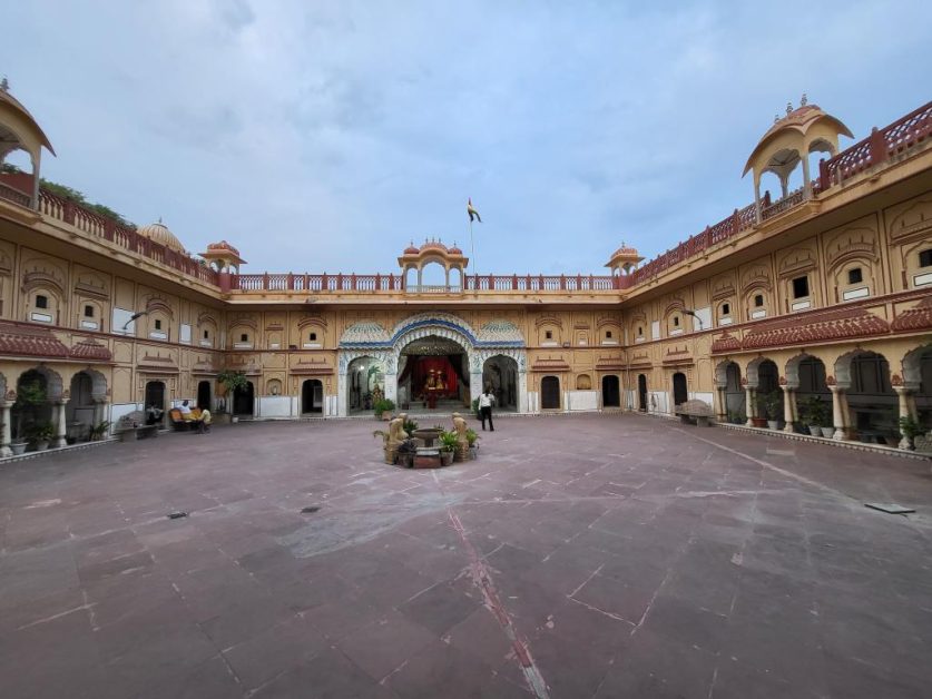 Brijnidhi Temple, Jaipur – main courtyard