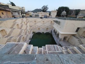 Panna Meena Ka Kund, eight-story, 200-foot-deep, with 1800 symmetrical steps, a 16th century stepwell near Amber Fort