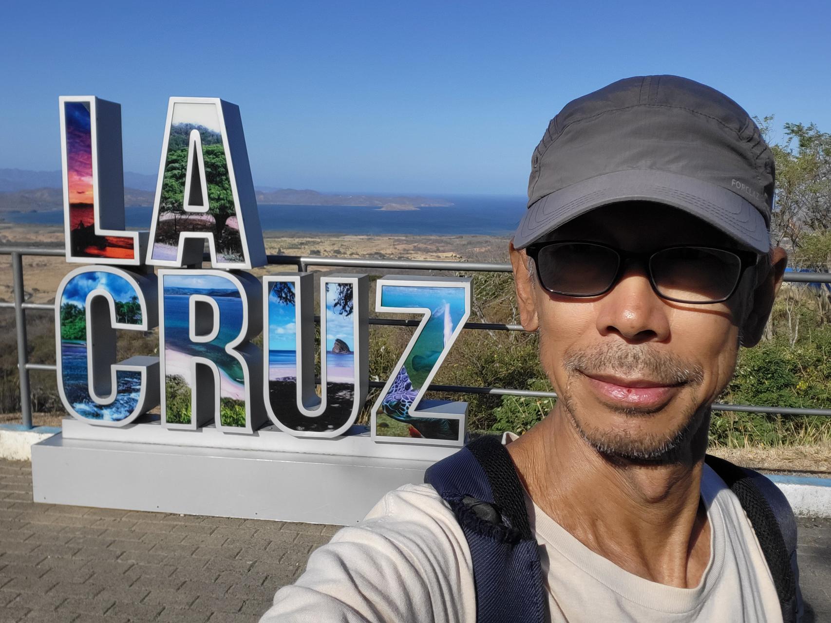 In front of the hotel at La Cruz, before leaving for the border to Nicaragua