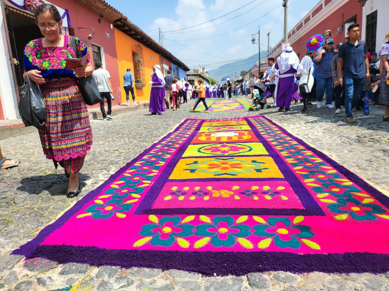 Alfombras decorated to prepare for the Semana Santa procession