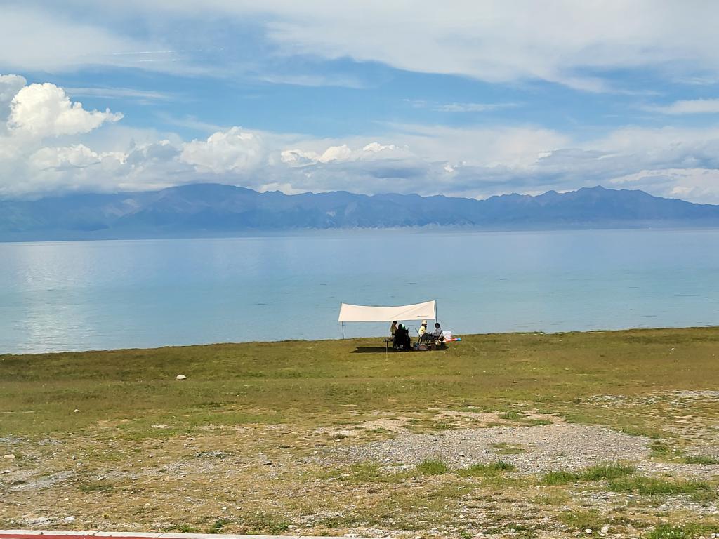 Picnic by the lake, no noisy neighbors