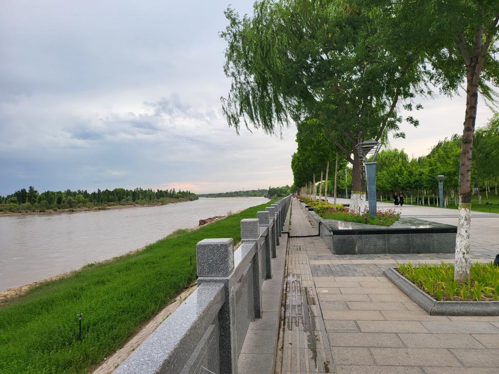 Ili River promenade