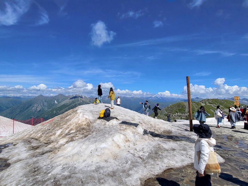 The remnant of snow on the summit of Yun Xiao Feng