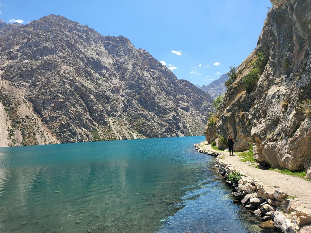 Hiking around Lake 7, of Seven Lakes