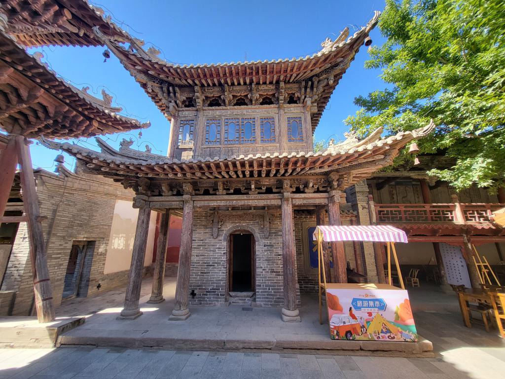 A small old wooden house in the Great Buddha Temple complex