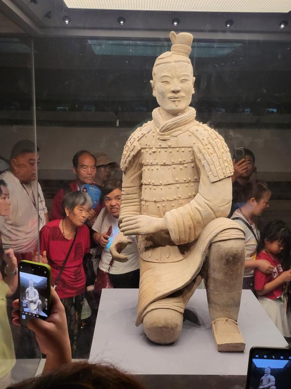 An armored kneeling archer terracotta warrior