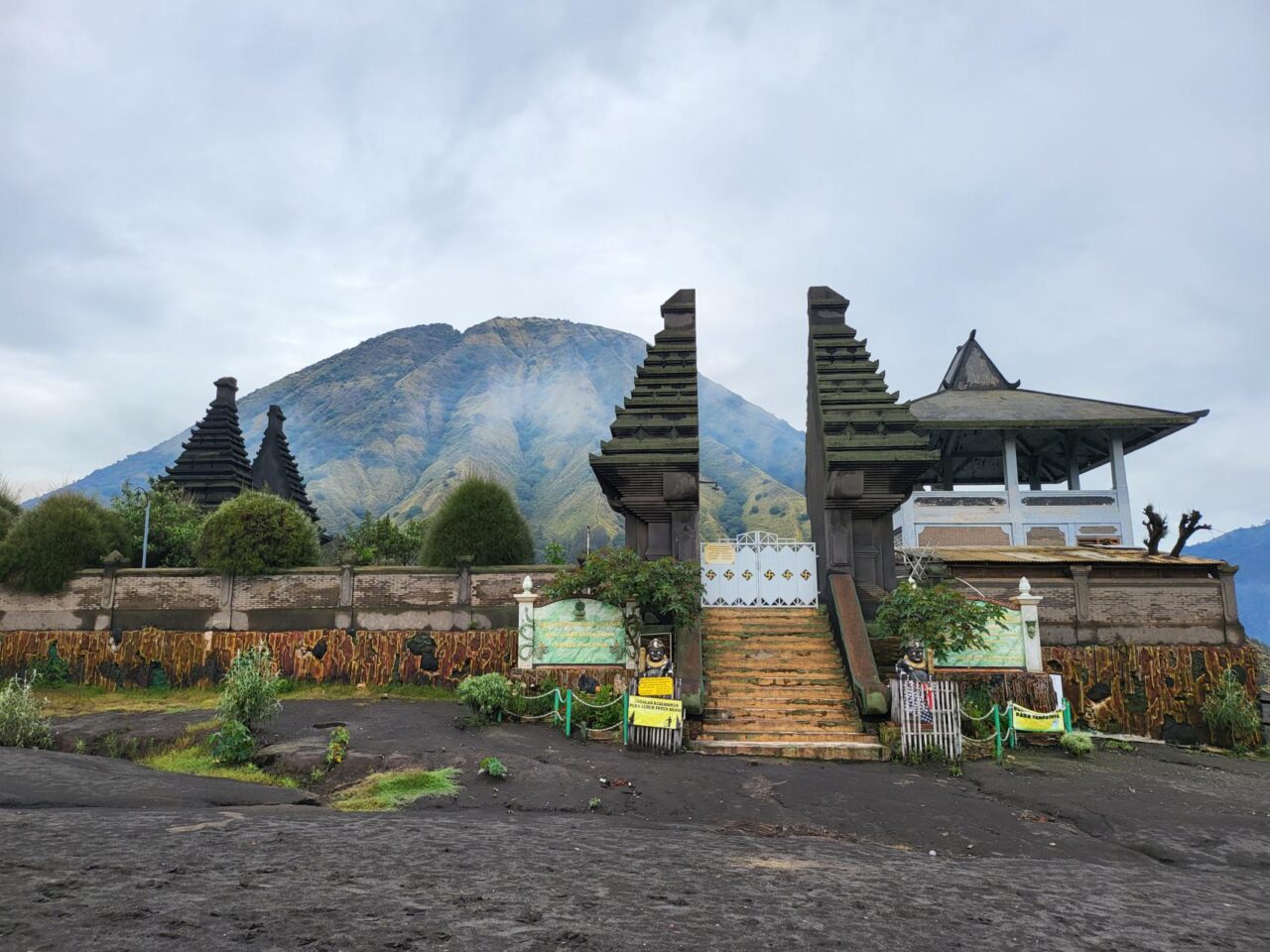 Hindu temple Pura Luhur Poten