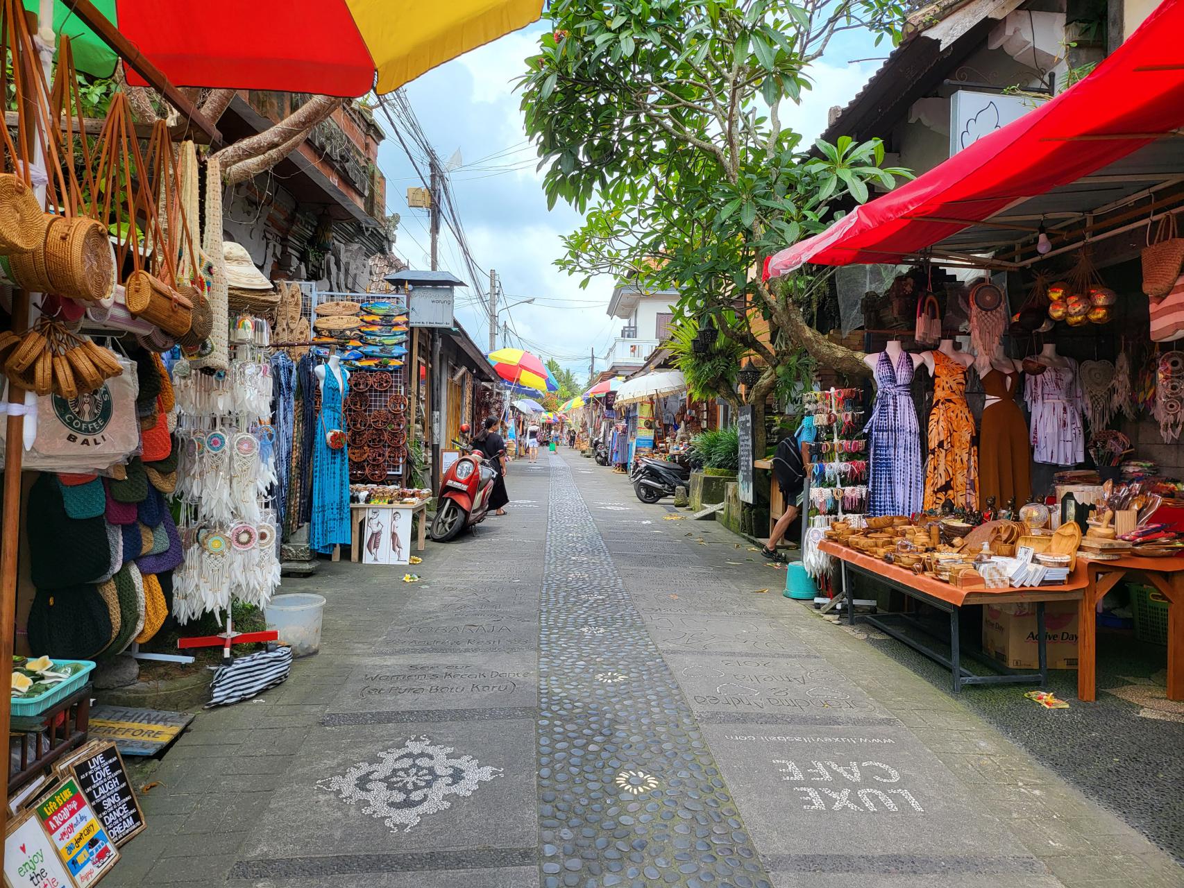 Shops selling souvenirs and local products help tourists to spend more money in Ubud