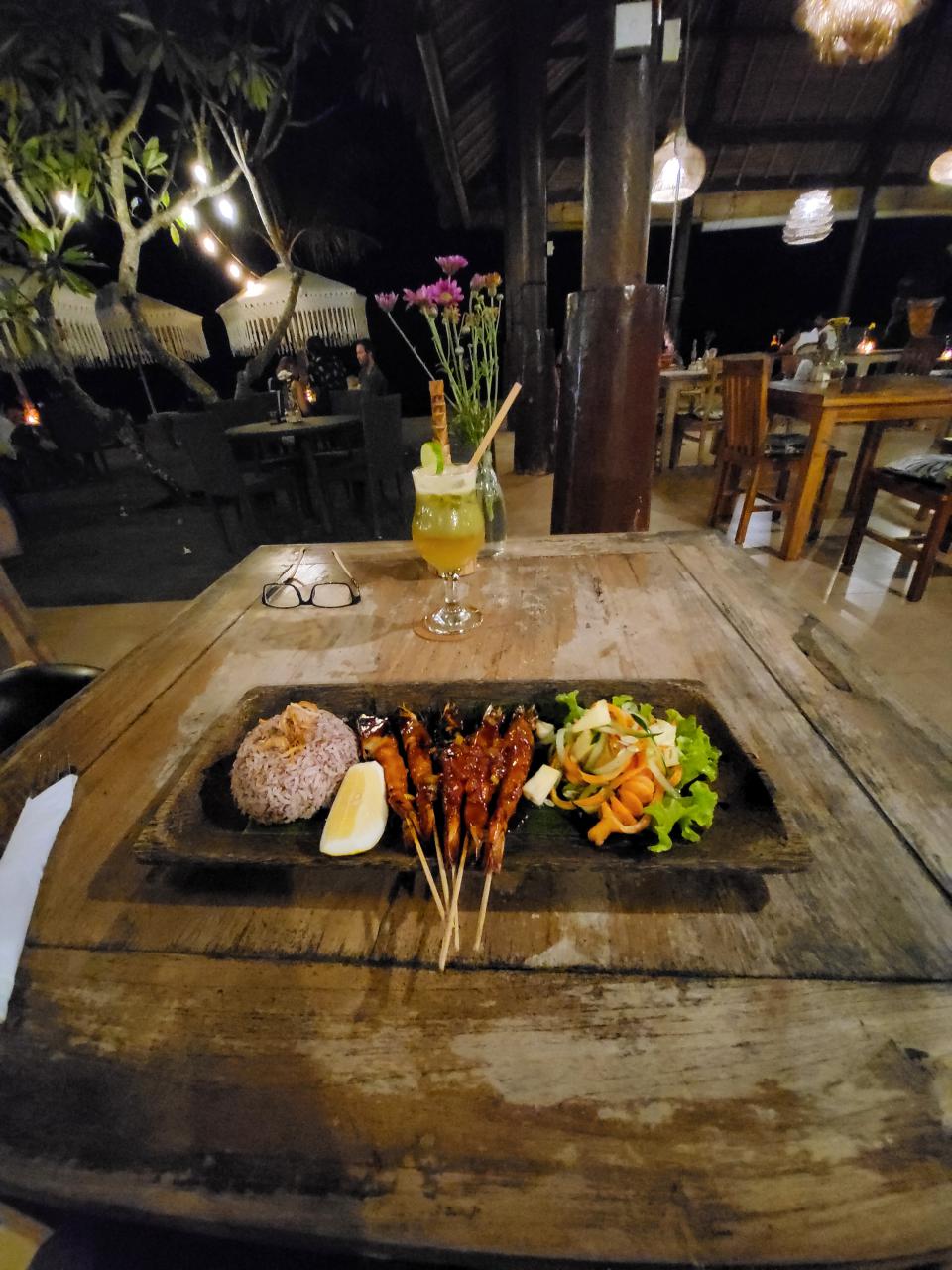 Beachfront dinner - grilled prawn and rice on a Nusa Penida beach