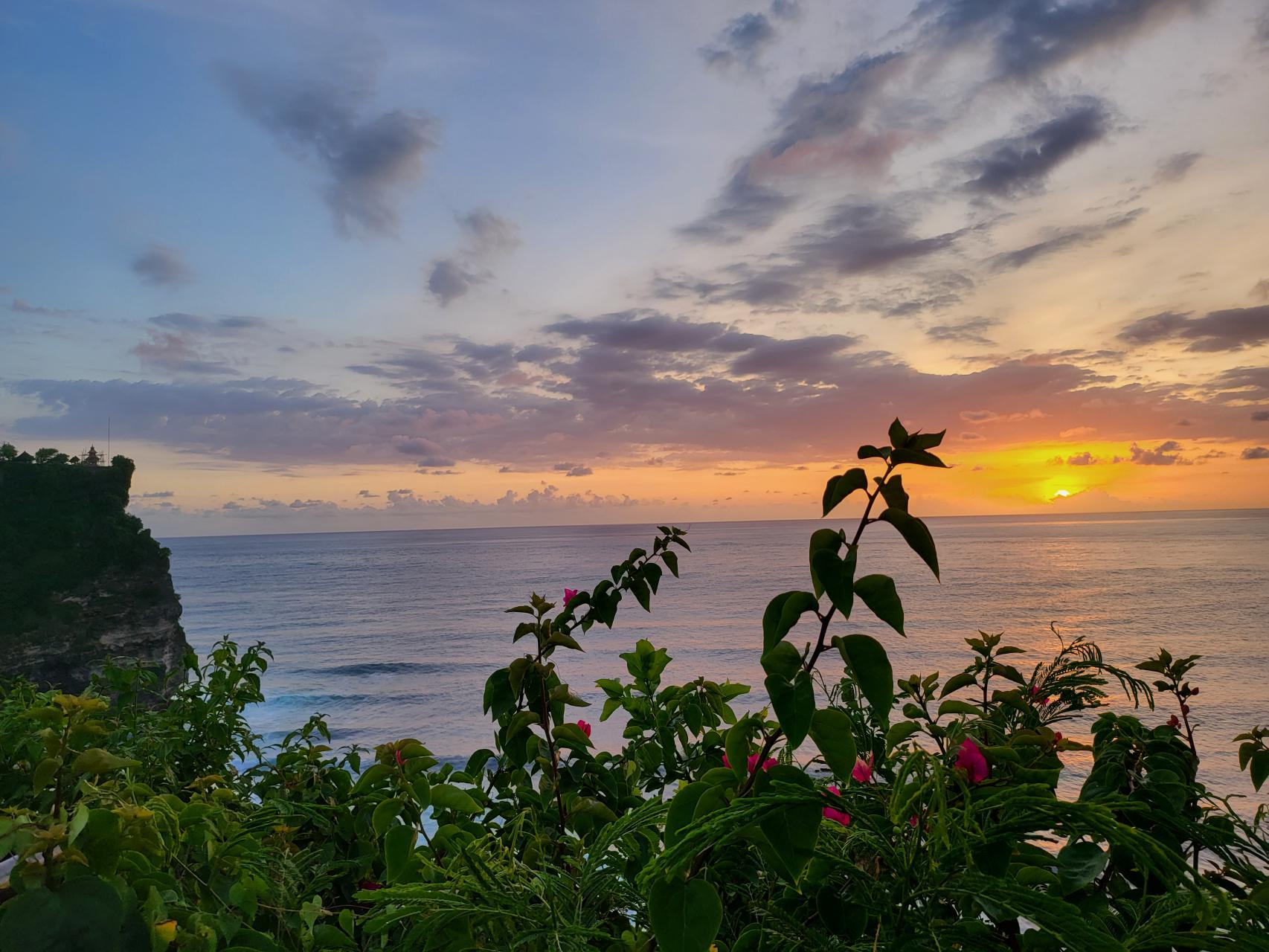 Sunset on the Indian Ocean from Uluwatu Temple atop a cliff