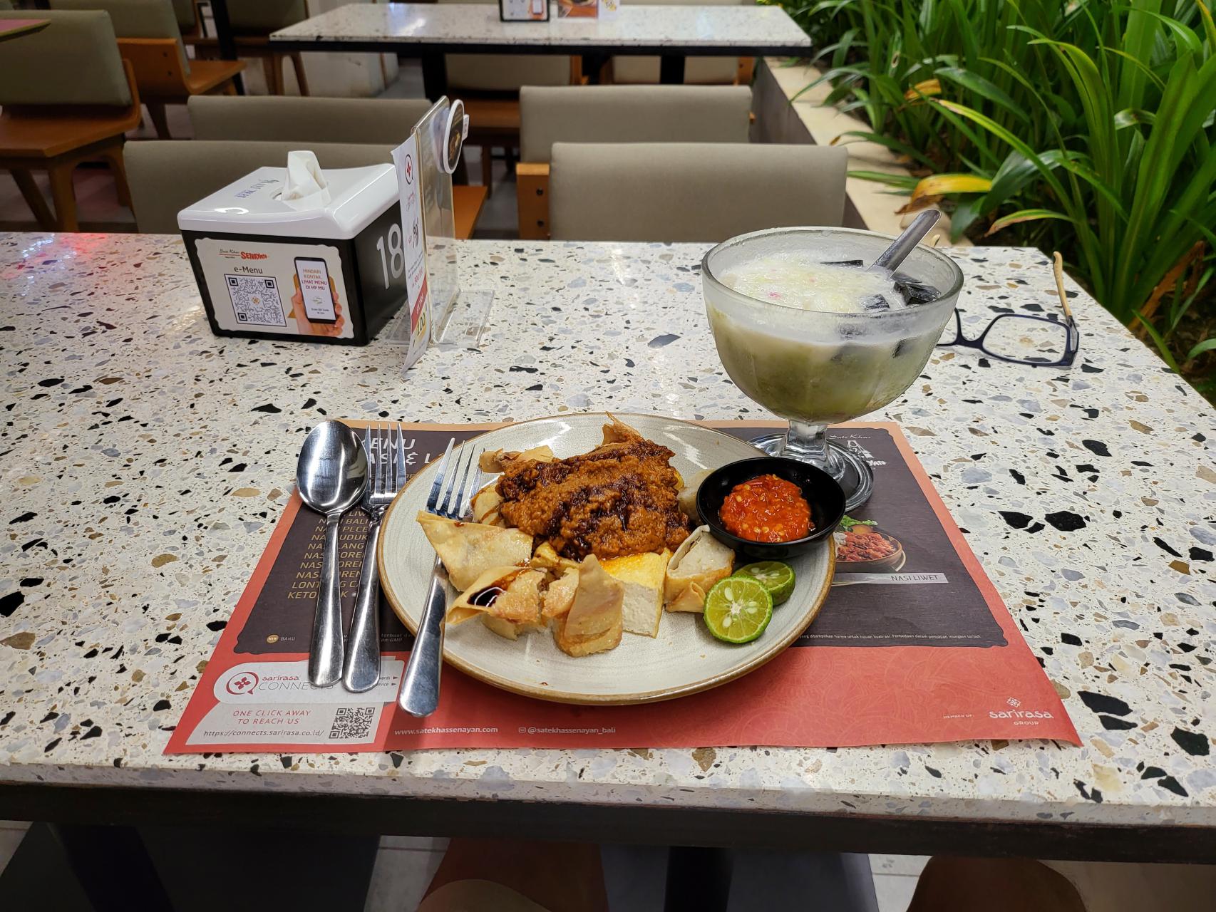 Lunch of grilled fish in spicy Indonesian sauce and fried tofu, South Kuta, Bali